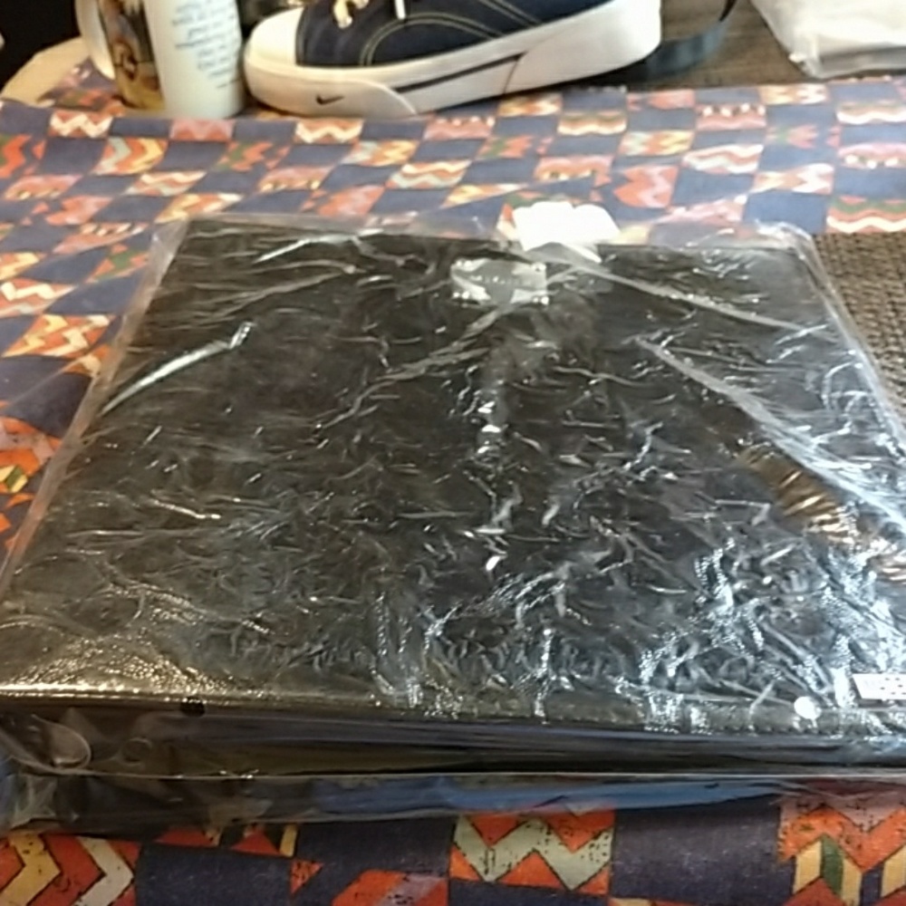 Brand new Miche 3-ring binder black